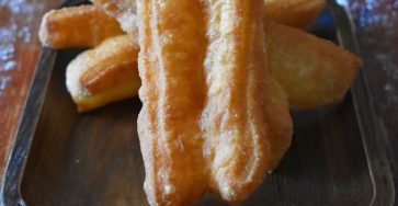 Golden Crispy Chinese Fried Breadsticks (Youtiao)