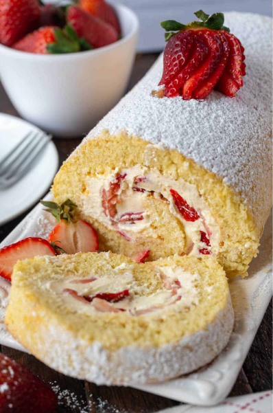 Strawberry Swiss Roll Cake: A Light & Creamy Delight
