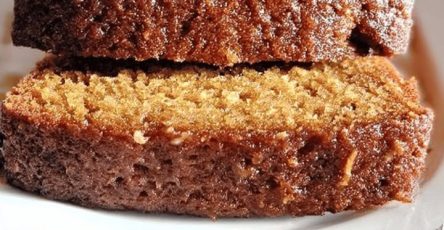 Moist Honey Applesauce Cake: A Simple & Delicious Recipe