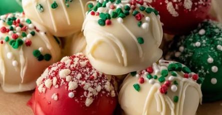 No-Bake Christmas Cheesecake Bites